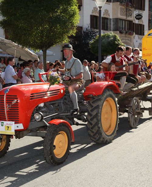 Dorffest Traktoren