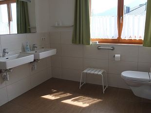 doppelwaschbecken mit Haltegriff fix red