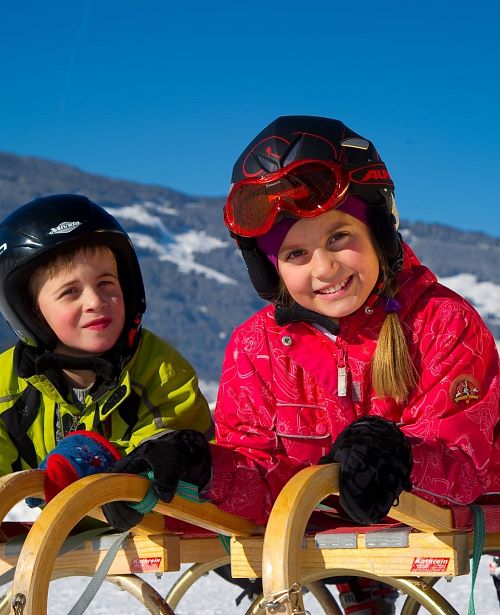 Winter Rodeln Kinder